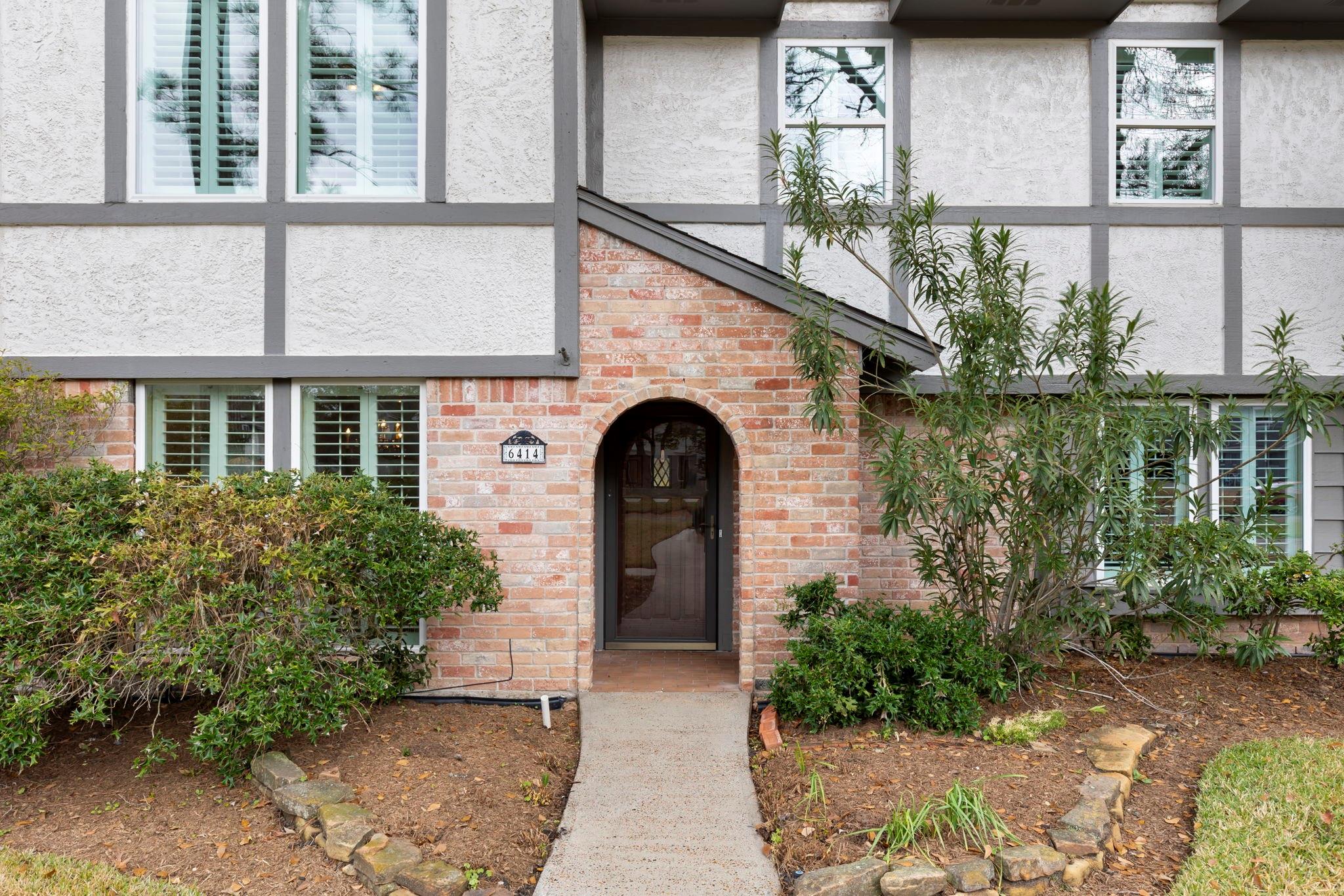 6414 Hickorycrest Drive