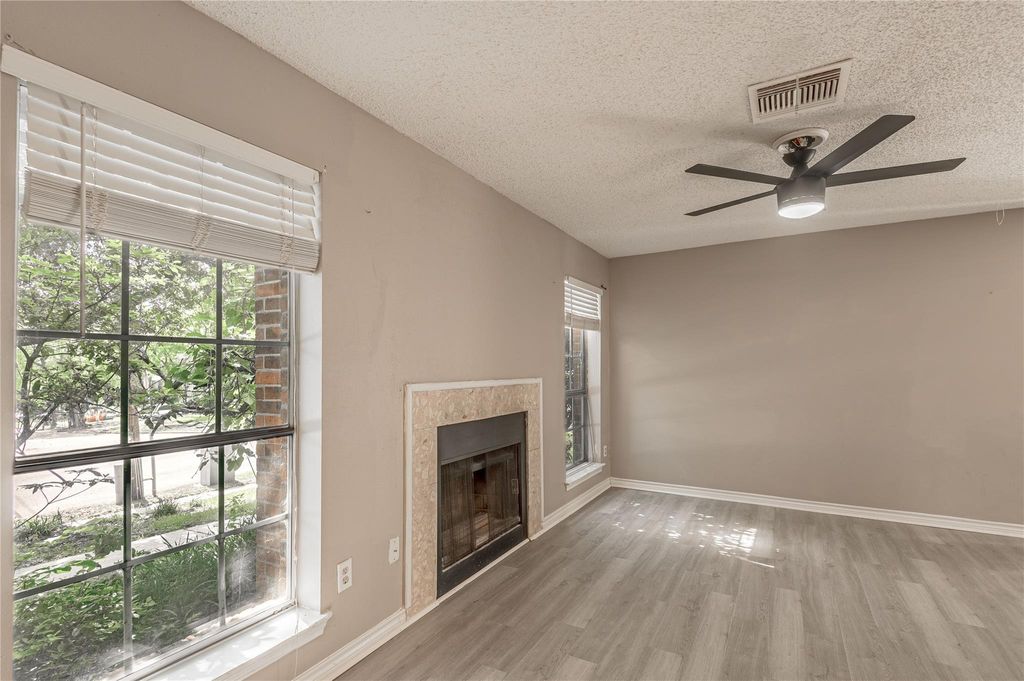 Photo of 1228 Avenue O #B, Huntsville, TX 77340 (MLS # 16800883)