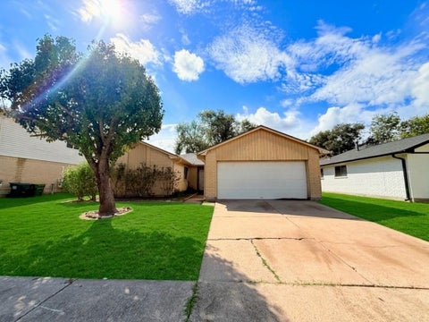 Photo of 1118 W Belgravia Drive, Pearland, TX 77584 (MLS # 832933)