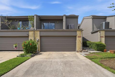 Photo of 18024 Starboard Drive, Houston, TX 77058 (MLS # 22567581)