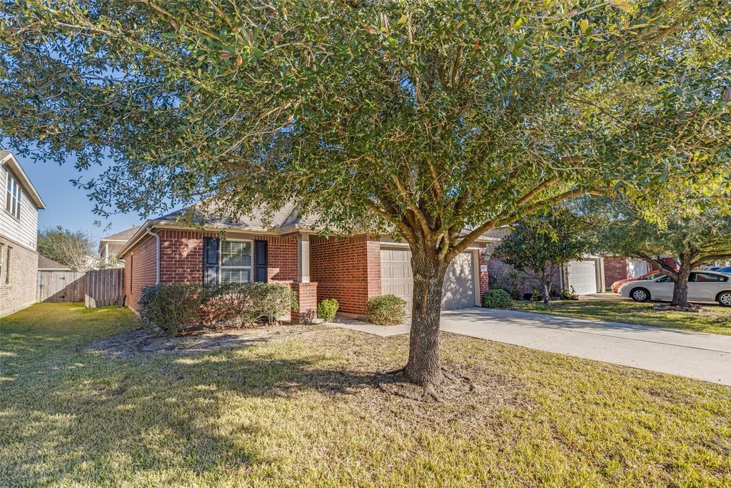 Photo of 1630 York Creek Drive, Houston, TX 77014 (MLS # 17833706)