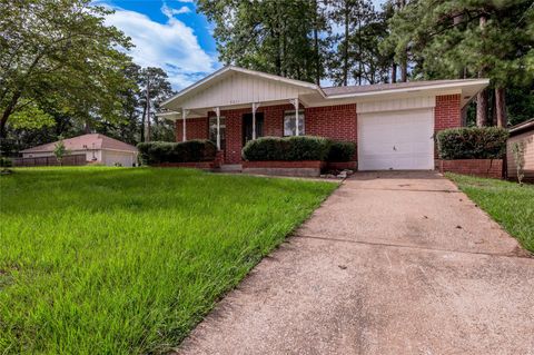 Photo of 3011 Sand Drive, Huntsville, TX 77340 (MLS # 72408838)