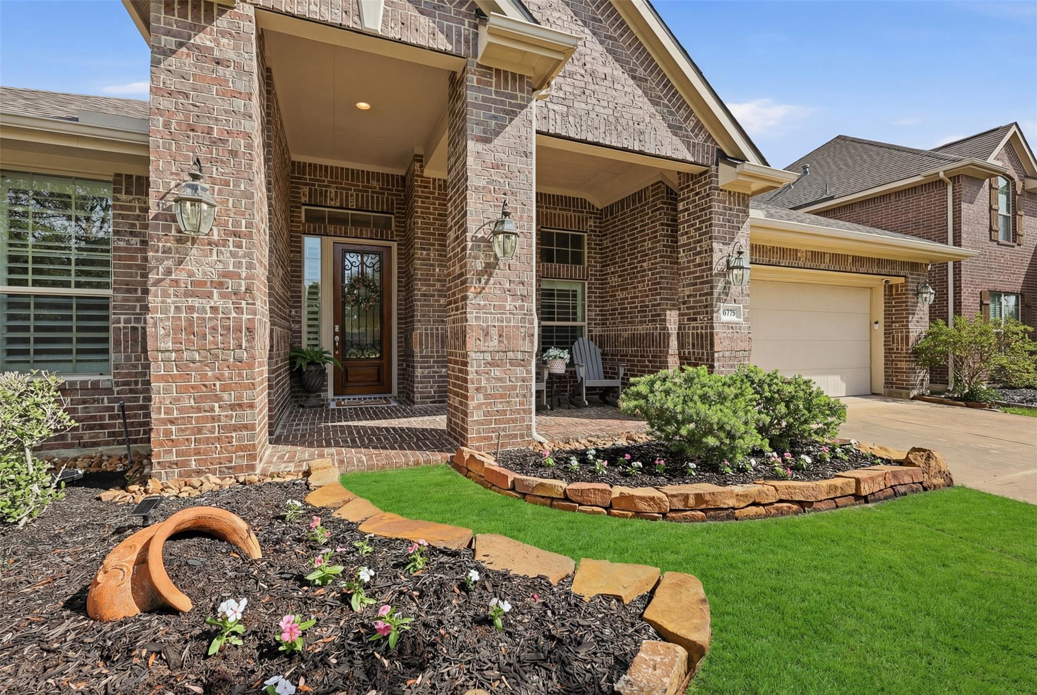 6718 Honeycrest Lane