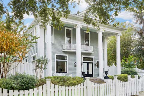 Photo of 200 Westmoreland Street, Houston, TX 77006 (MLS # 10518369)