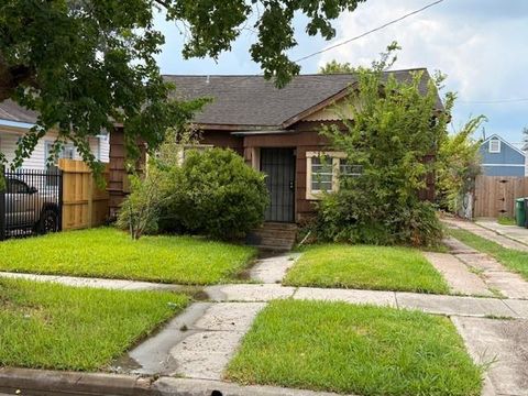 Photo of 5136 Leeland Street, Houston, TX 77023 (MLS # 26970463)