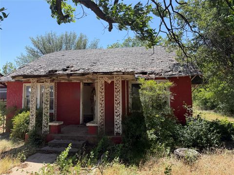 Homes For Sale - 600 Central Avenue<br/> Haskell County, Rule, TX 79547