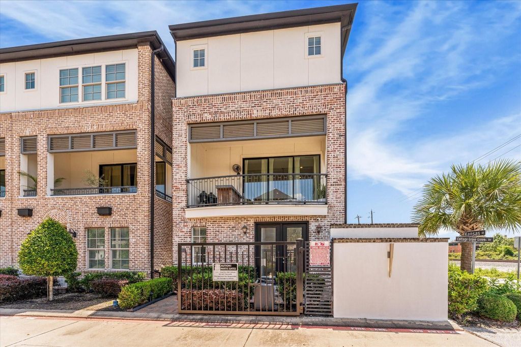 Photo of 2602 Cottage Grove Green Drive, Houston, TX 77007 (MLS # 77093172)