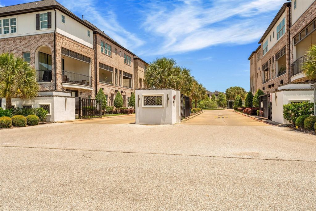 Photo of 2602 Cottage Grove Green Drive, Houston, TX 77007 (MLS # 77093172)