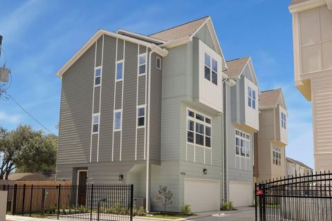 Photo of 2121 Hoskins Drive, Houston, TX 77080 (MLS # 80380868)