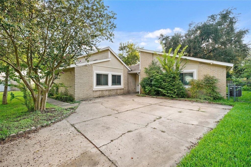 1606 Stone Lake Drive