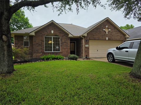 Photo of 536 Mannington, League City, TX 77573 (MLS # 15575377)