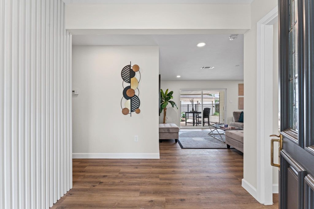 Photo of 1918 Stebbins Drive, Houston, TX 77043 (MLS # 73045773)