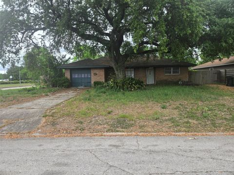 Photo of 2330 Saxon Drive, Houston, TX 77018 (MLS # 86954191)