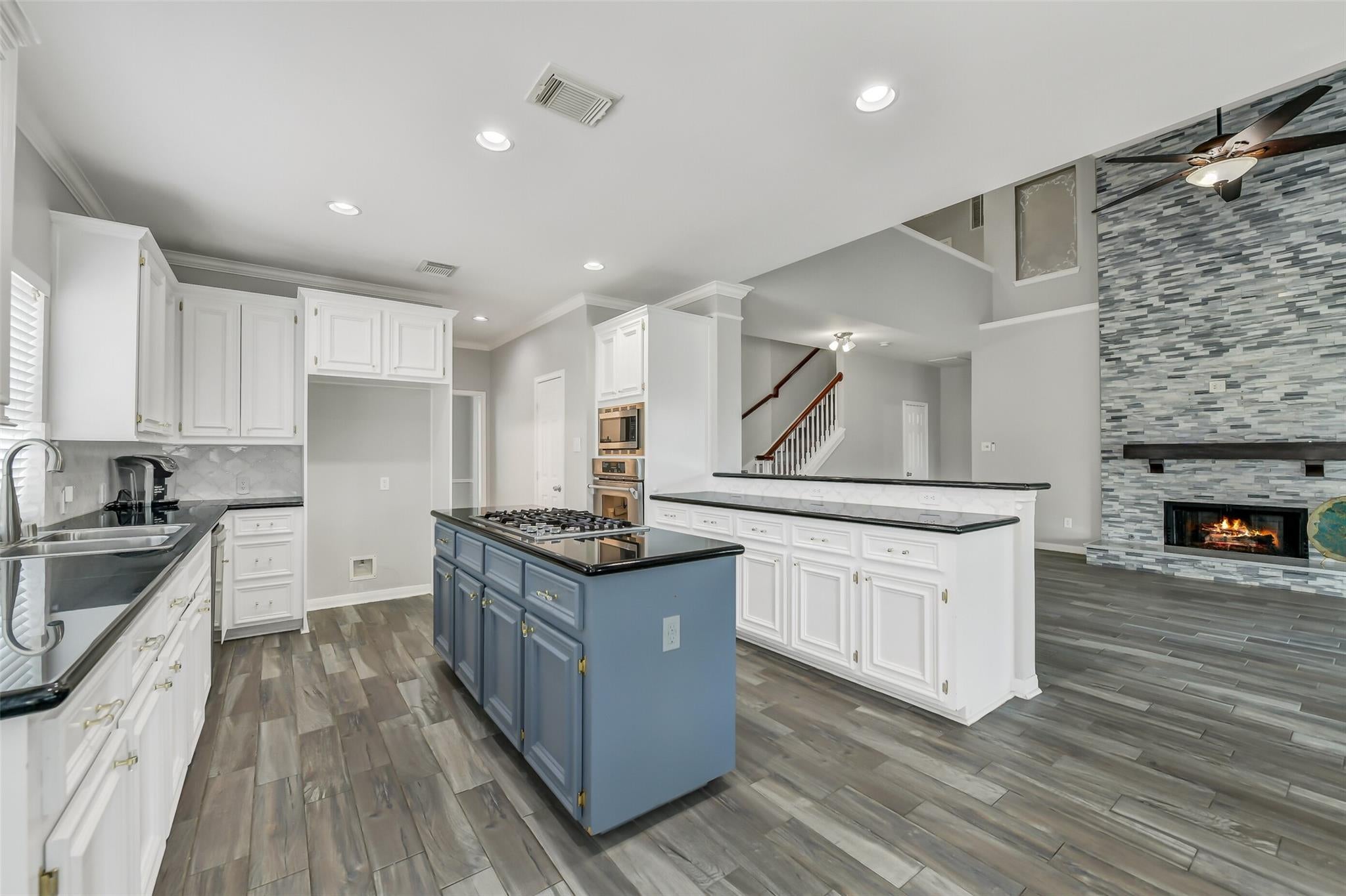 1102 Rippling Springs