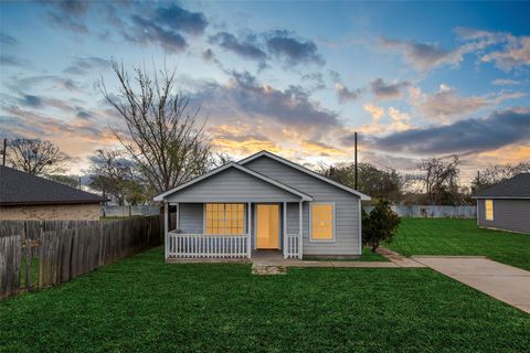 Photo of 330 3rd Street St, Hempstead, TX 77445 (MLS # 62371417)