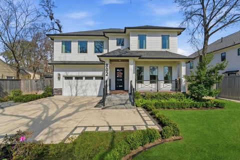 Photo of 802 W 30th Street, Houston, TX 77018 (MLS # 73526789)