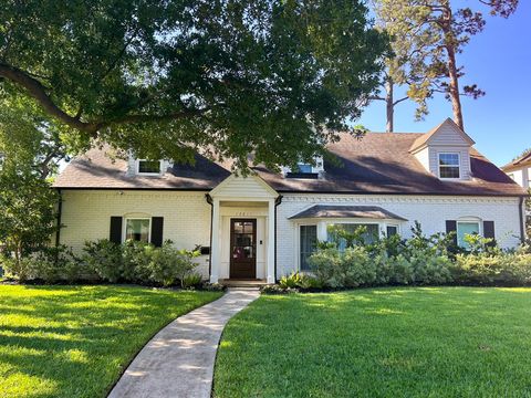 Photo of 13811 Pebblebrook Drive, Houston, TX 77079 (MLS # 68365385)