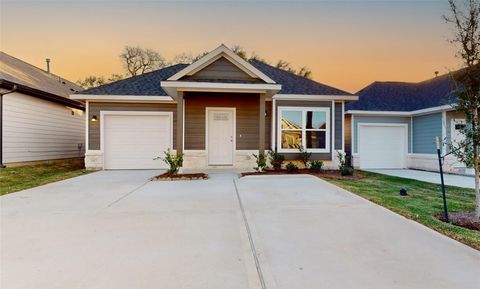 Photo of 11821 East Gate Drive Dr, Willis, TX 77318 (MLS # 85353137)