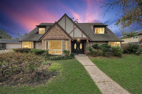 Homes For Sale - 13407 Vestavia Court<br/> Houston, TX 77069