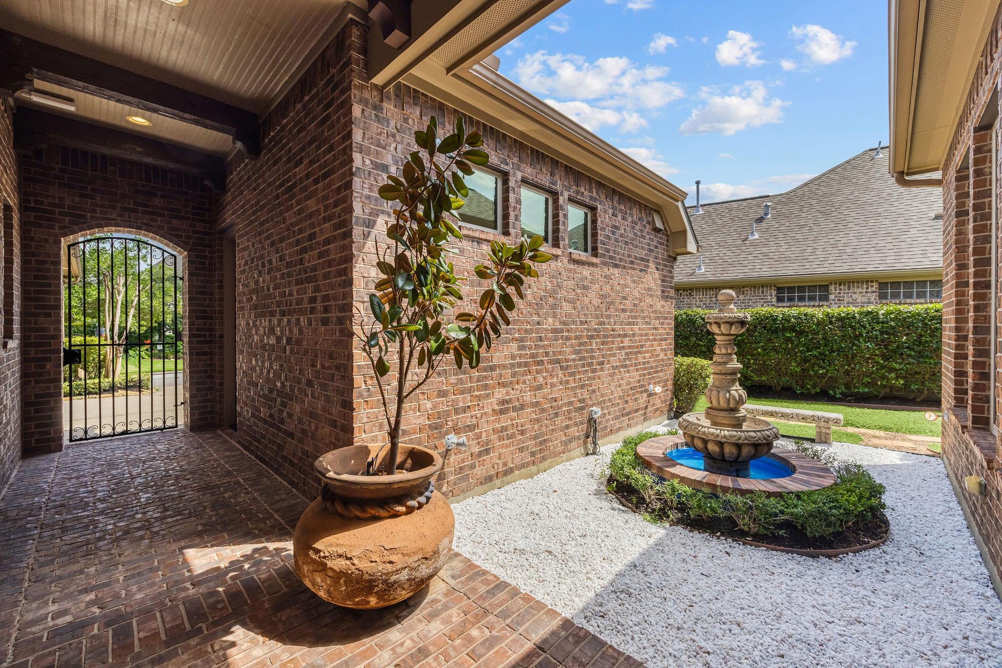 43 Overland Heath Drive