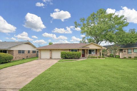 Photo of 1607 Willowby Drive, Houston, TX 77008 (MLS # 89348344)