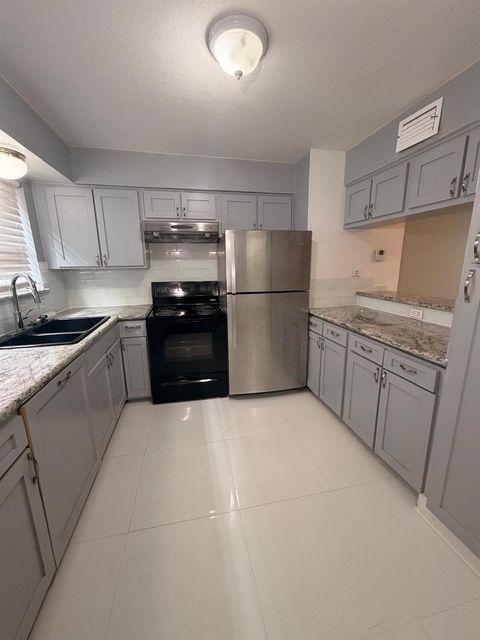 Photo of 6405 Westward St ST #51, Houston, TX 77081 (MLS # 64566460)