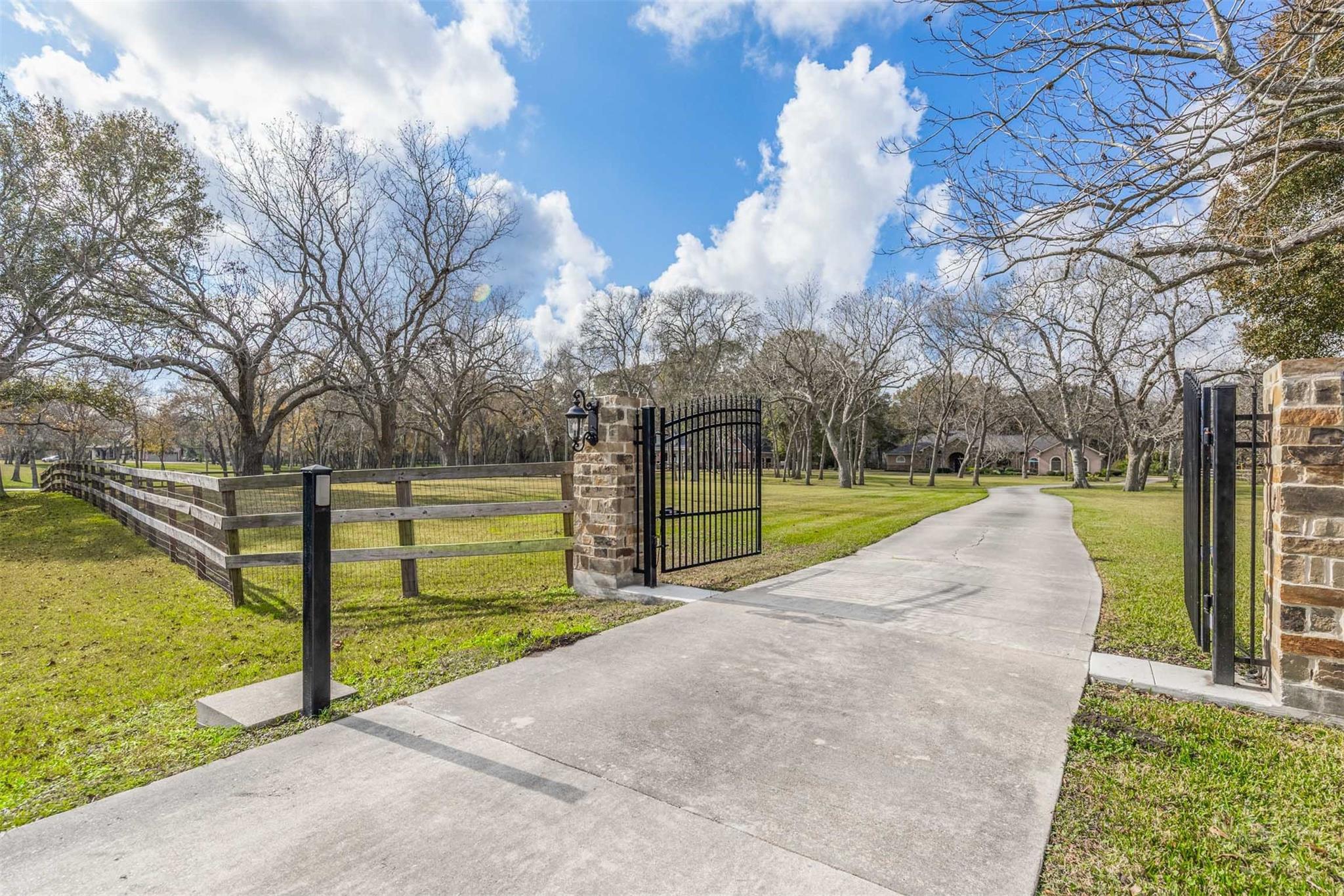 3811 River Forest Drive