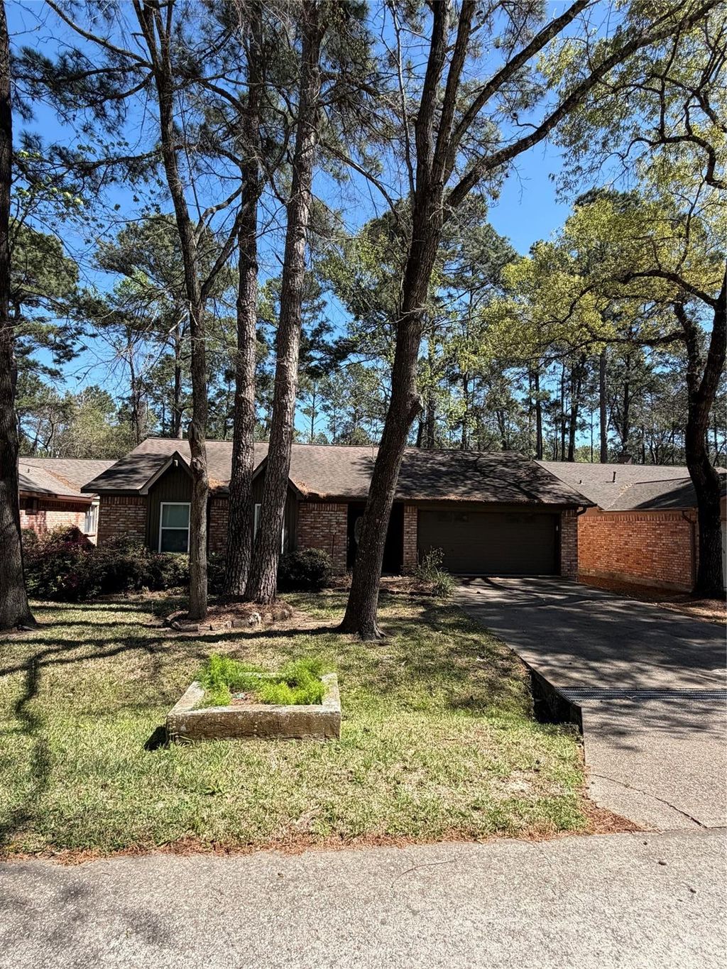 Photo of 106 N Woodstock Circle Drive, The Woodlands, TX 77381 (MLS # 39640022)