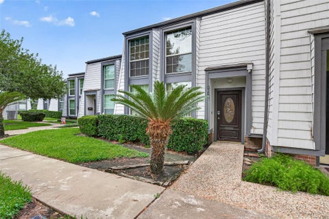 Photo of 10199 Beekman Place Drive, Houston, TX 77043 (MLS # 57582974)