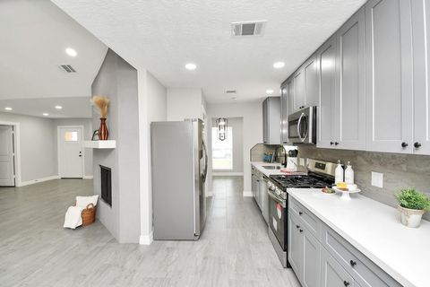 Photo of 9726 Springmont Drive, Houston, TX 77080 (MLS # 40165649)