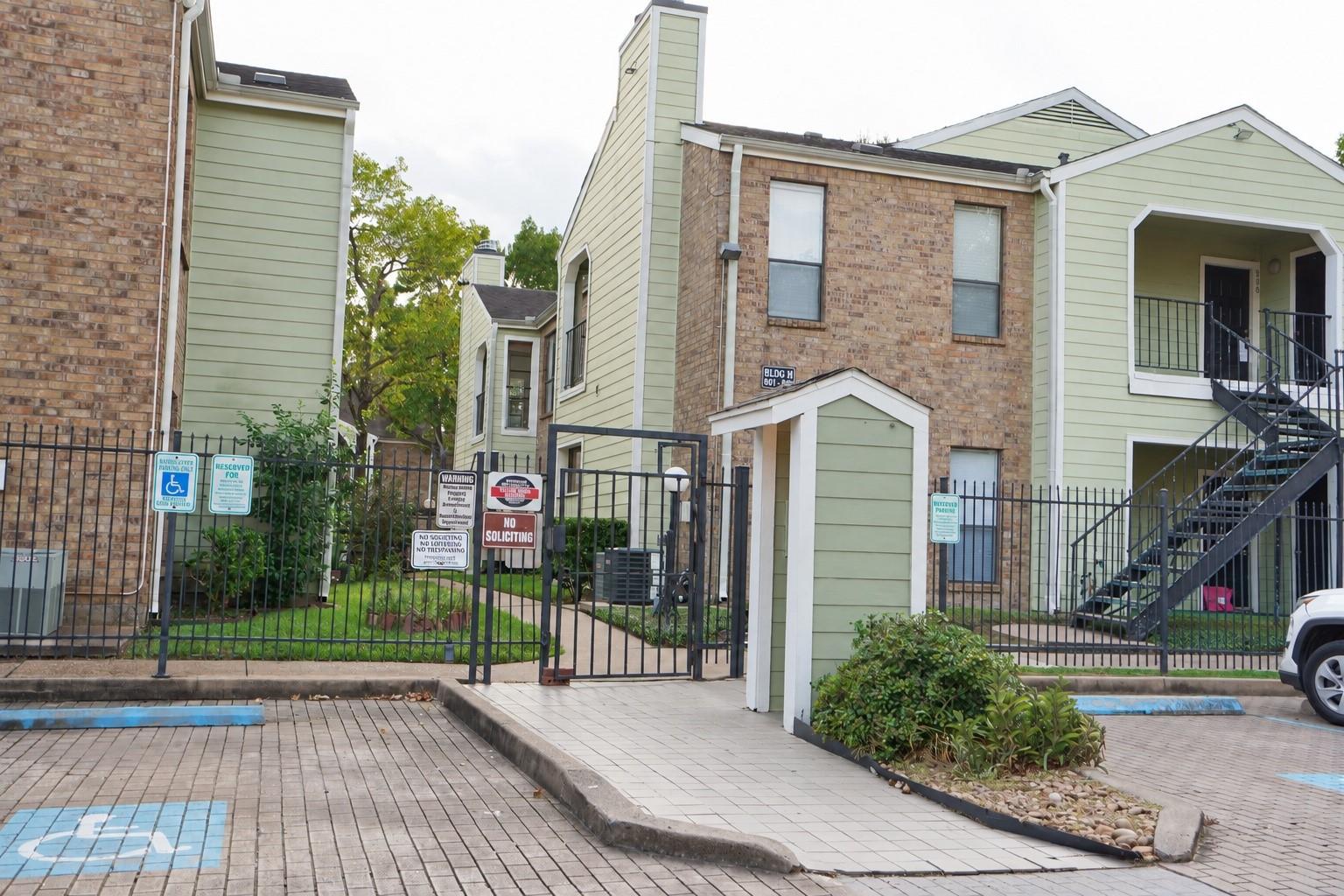 6602 Harbor Town Drive 304