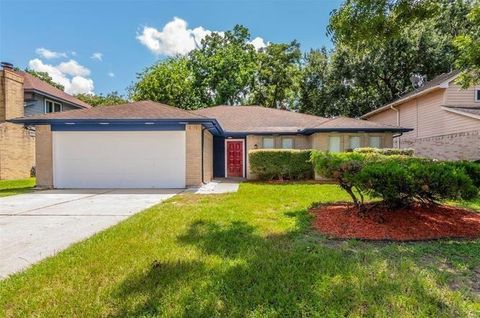 Photo of 12106 Essenbruk Drive, Houston, TX 77066 (MLS # 47981674)