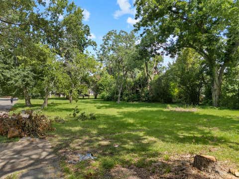Tiny photo for 214 W Hunnicutt Street, Baytown, TX 77520 (MLS # 95837251)
