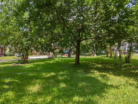 Tiny photo for 214 W Hunnicutt Street, Baytown, TX 77520 (MLS # 95837251)