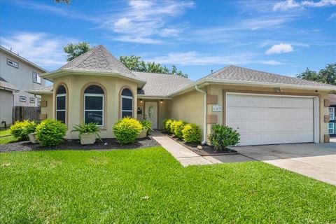 Homes For Sale - 103 Denton Drive<br/> Pasadena, TX 77586