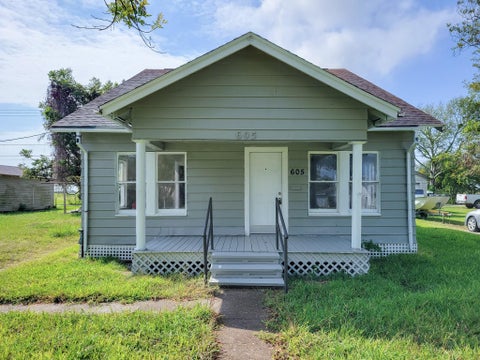 Photo of 605 N Avenue A, Freeport, TX 77541 (MLS # 88104335)