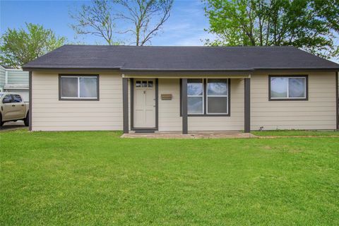 905 Longley Street South Houston TX 77587