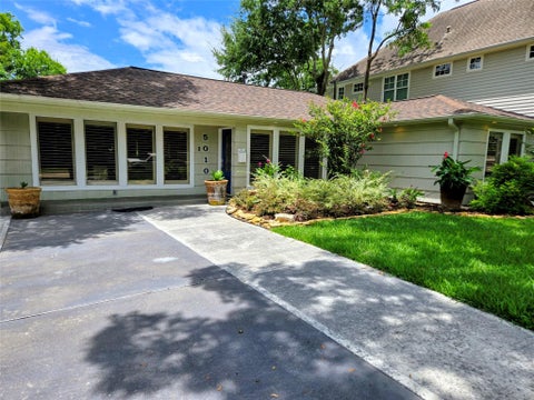 Homes For Sale - 5010 Mayfair Street<br/> Bellaire, TX 77401