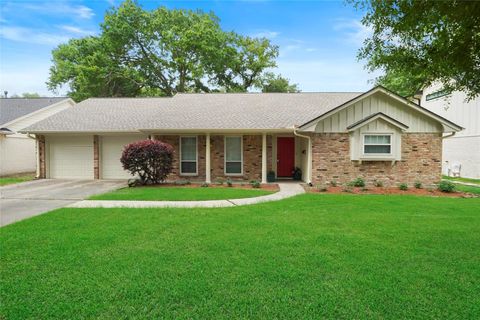 Photo of 10502 Timberwood Drive, Houston, TX 77043 (MLS # 9907555)