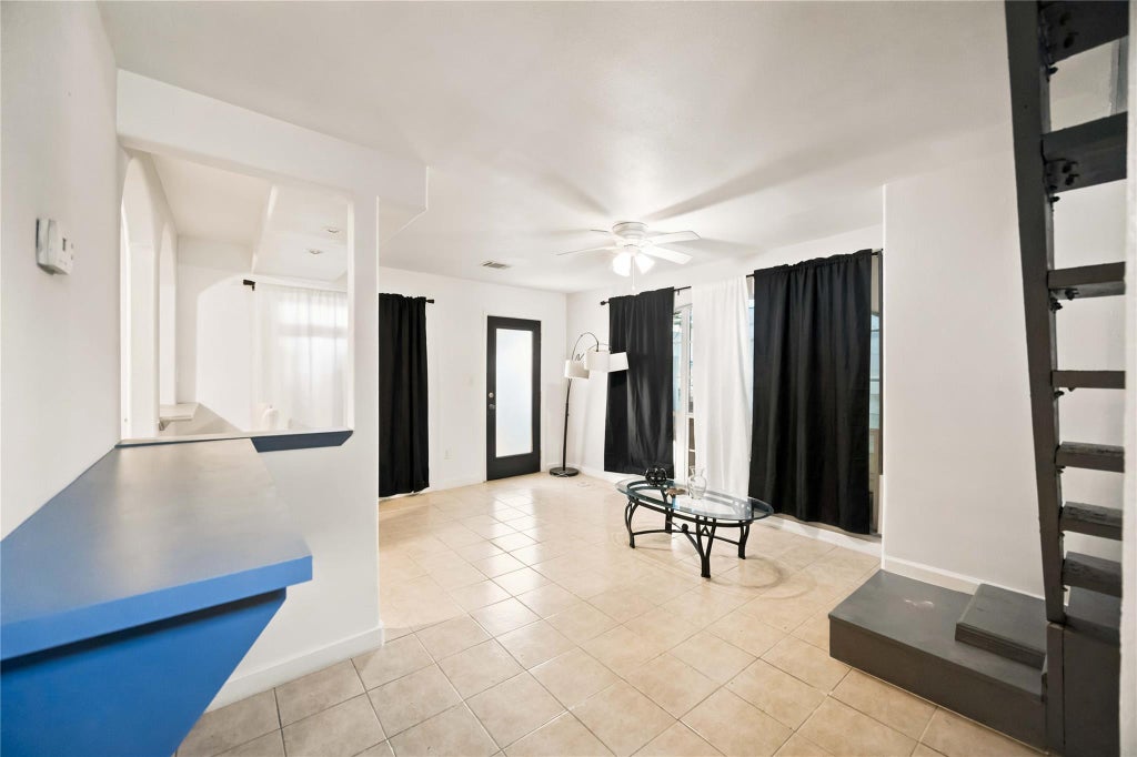 Photo of 824 W 17th Street #D, Houston, TX 77008 (MLS # 27601720)