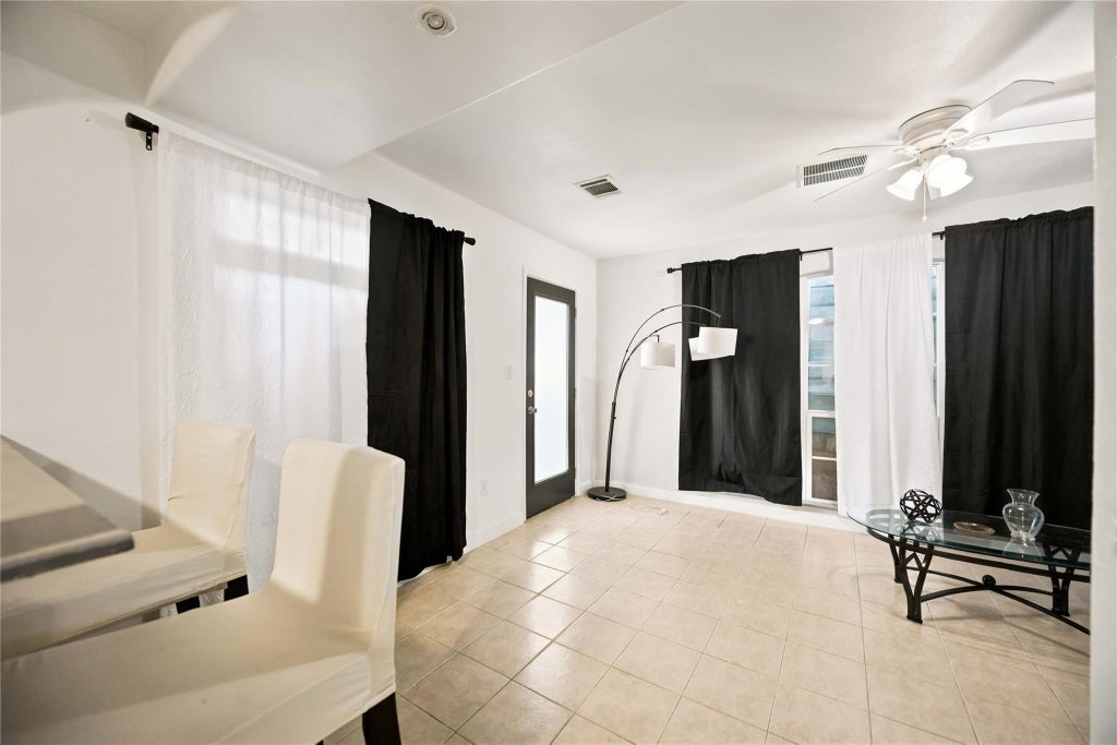 Photo of 824 W 17th Street #D, Houston, TX 77008 (MLS # 27601720)