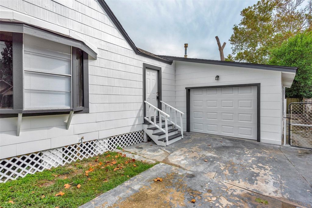 Photo of 204 Hafer Street, Baytown, TX 77520 (MLS # 38860854)