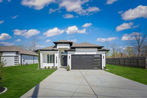 Photo of 1511 Waco St St, Dayton, TX 77535 (MLS # 58291269)