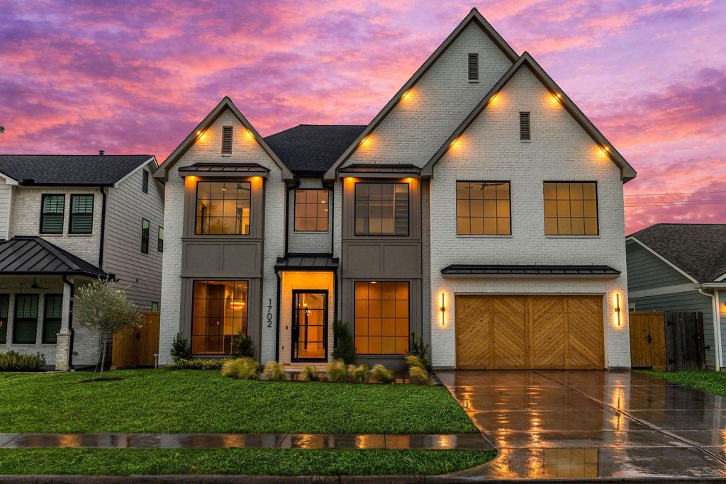 Photo of 1702 Candlelight Lane, Houston, TX 77018 (MLS # 32322403)