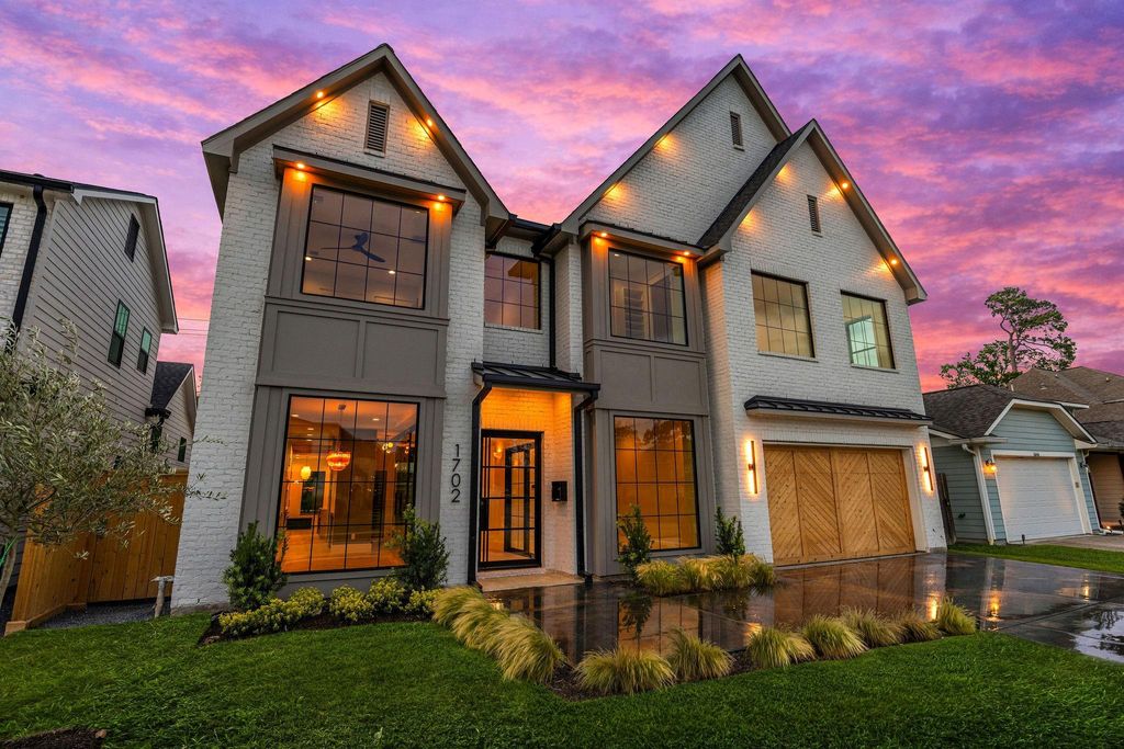 Photo of 1702 Candlelight Lane, Houston, TX 77018 (MLS # 32322403)