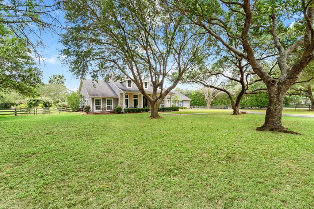 Photo of 31802 Tall Grass Lane, Fulshear, TX 77441 (MLS # 16993690)