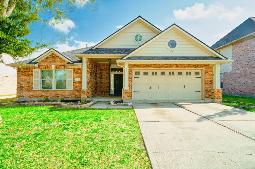 Photo of 1527 Country Club Cove Dr Dr, Baytown, TX 77521 (MLS # 18826632)