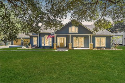 Photo of 414 Brazos Hill Lane, Sealy, TX 77474 (MLS # 32505057)