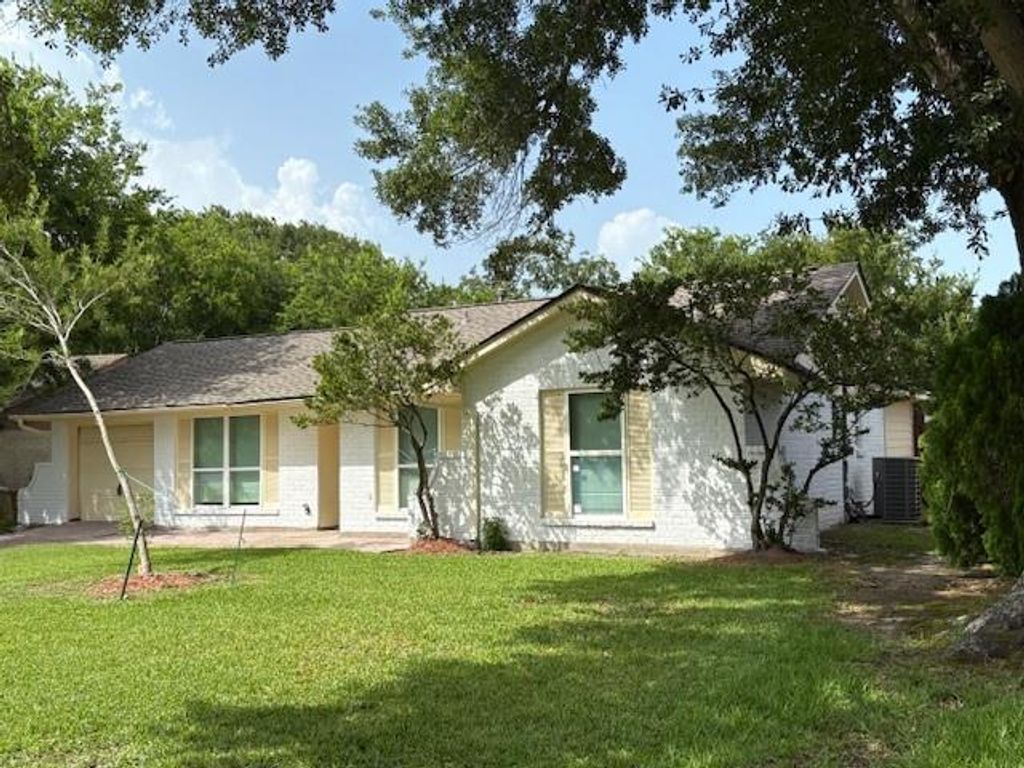 Photo of 12127 Rhinebeck Drive, Houston, TX 77089 (MLS # 88072054)