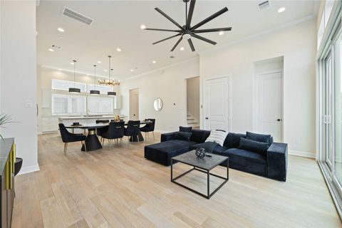 Photo of 907 W 16th Street #A, Houston, TX 77008 (MLS # 13341494)